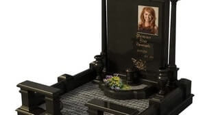 Мемориальный комплекс из черного гранита